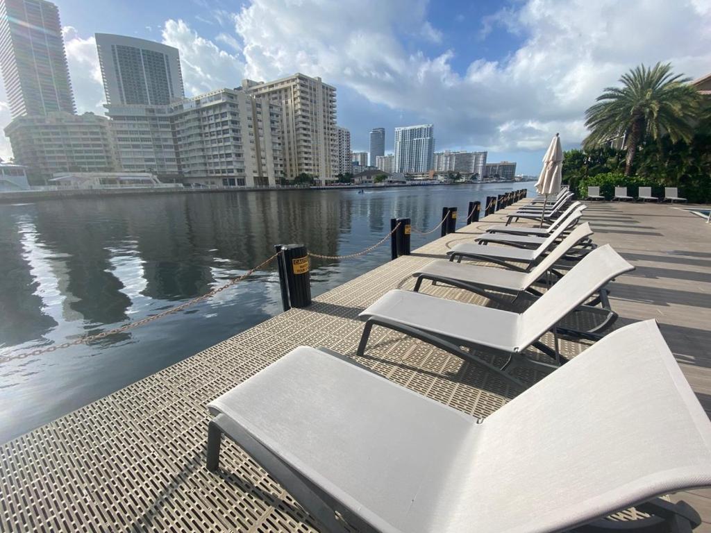 Studio In Hallandale 2 Beds Халландейл-Бич Экстерьер фото