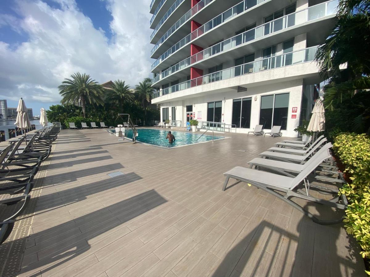 Studio In Hallandale 2 Beds Халландейл-Бич Экстерьер фото